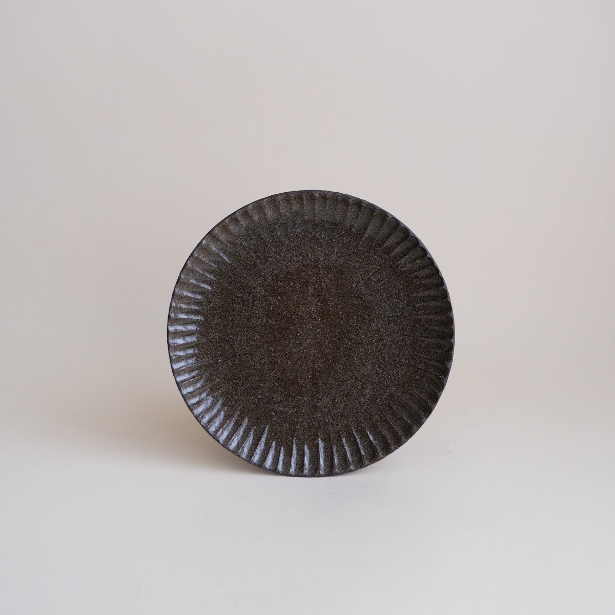 Handcarved lunch plate - ⌀ 20cm - Misena Ceramics