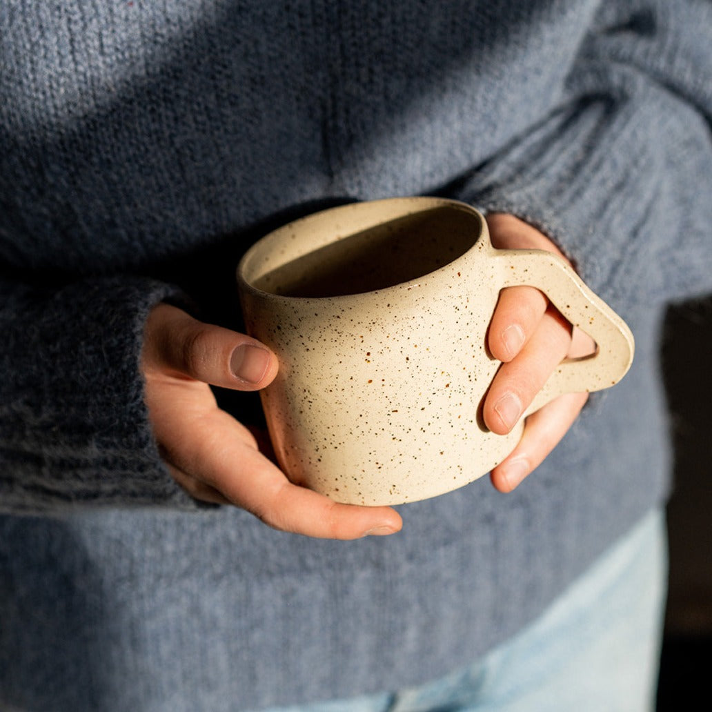 Swirl Mug in Speckled clay